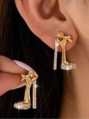 Gold Tone Women’s Dangle Earrings - Elegant Chain Drop